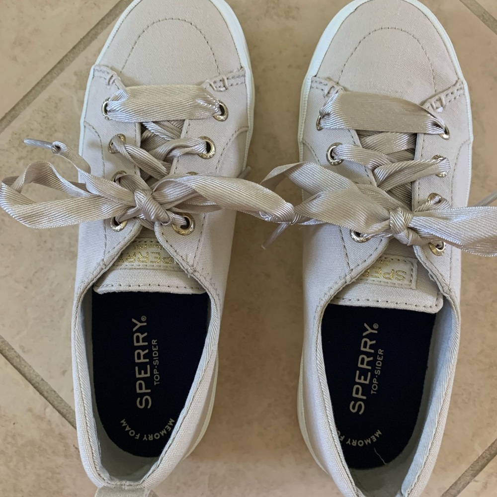 Sperry Crest Vibe Ladies Satin Lace Sneaker